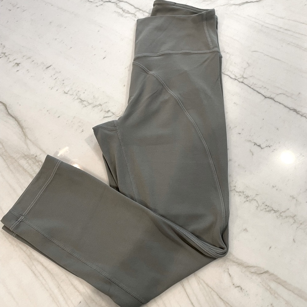 Lululemon 21” Crop Nulu Buttery soft leggings, flattering dart stitching, sz 4